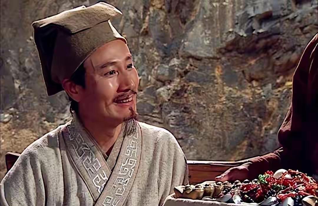 王伦为什么愿留杨志却不愿留林冲？这是水浒里最讽刺的情节之一。死读书的王伦犯了