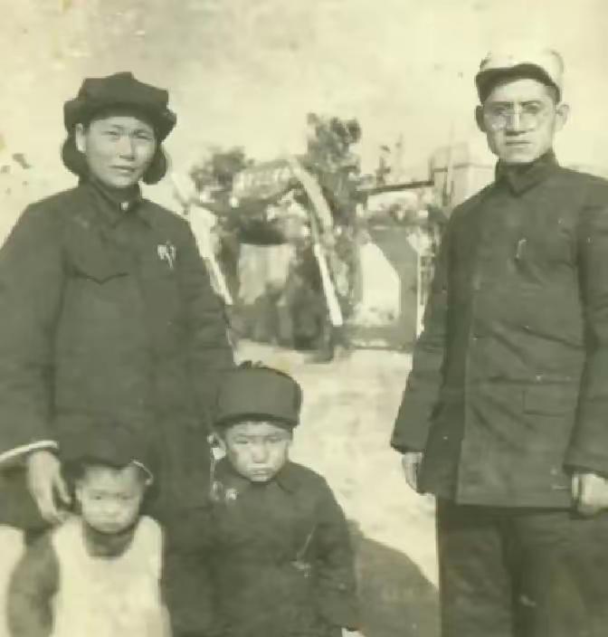 1937年，太原兵工厂的刘贵福，听说八路军打了胜仗，就带16个工友投奔八路军，谁
