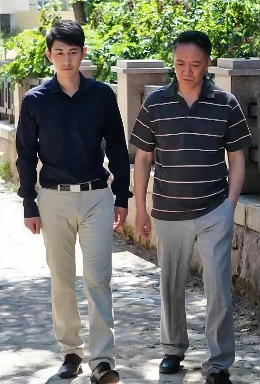 原来他是李幼斌的儿子，原来他是李幼斌的儿子，到今天才知道。长的挺帅气的，个头也比