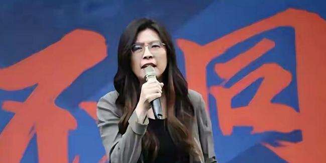 我怀疑郑丽文是美国培养潜伏在台湾的高级特工，你看一下她的足迹，大学毕业以后先去美