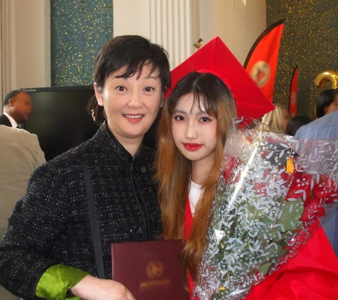 最近在美国学校毕业的星二代真多，他们分别是徐帆养女、李连杰小女儿、陈红儿子、陈冲