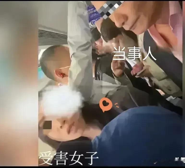 早高峰的地铁里，每一寸空间都挤满疲惫与焦躁。上海16号线这起“触摸争议”，姑娘的