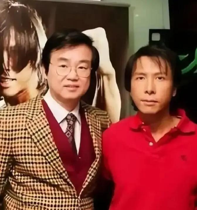2008年，黄百鸣筹拍《叶问》，先后找到李连杰和成龙，结果他们一个要1亿，一个要