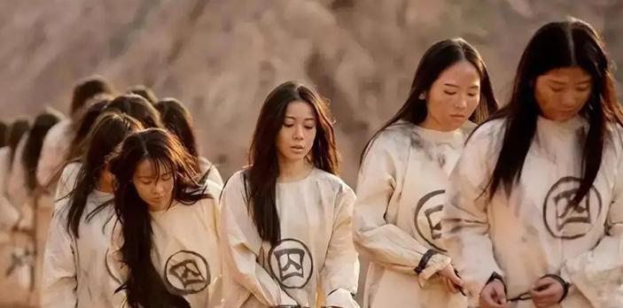 雍正五年，隆科多获罪抄家，他四十岁的爱妾李氏未能幸免，被遣送宁古塔，50岁的守将