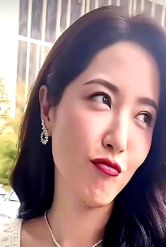 真正看透人性的女人，对豪门钻戒毫无兴趣。当年富大龙蹬三轮送外卖，满身汗酸味