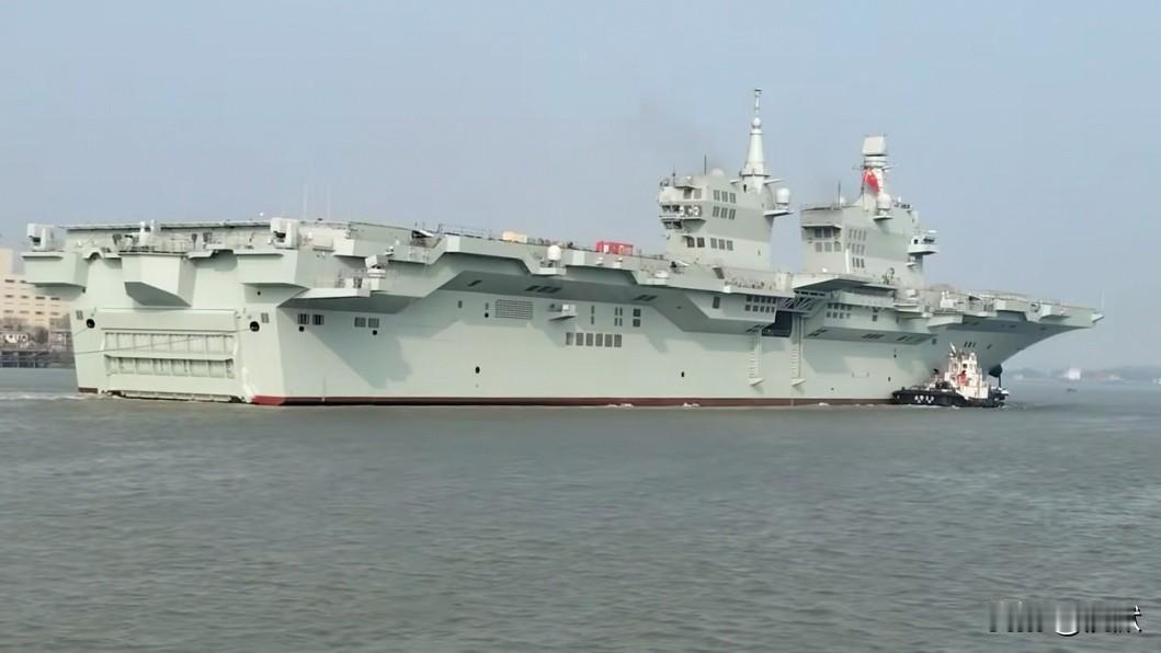 【四川舰高清美图分享——感受国产巨舰的颜值和气场！】四川舰076型两栖攻击战舰