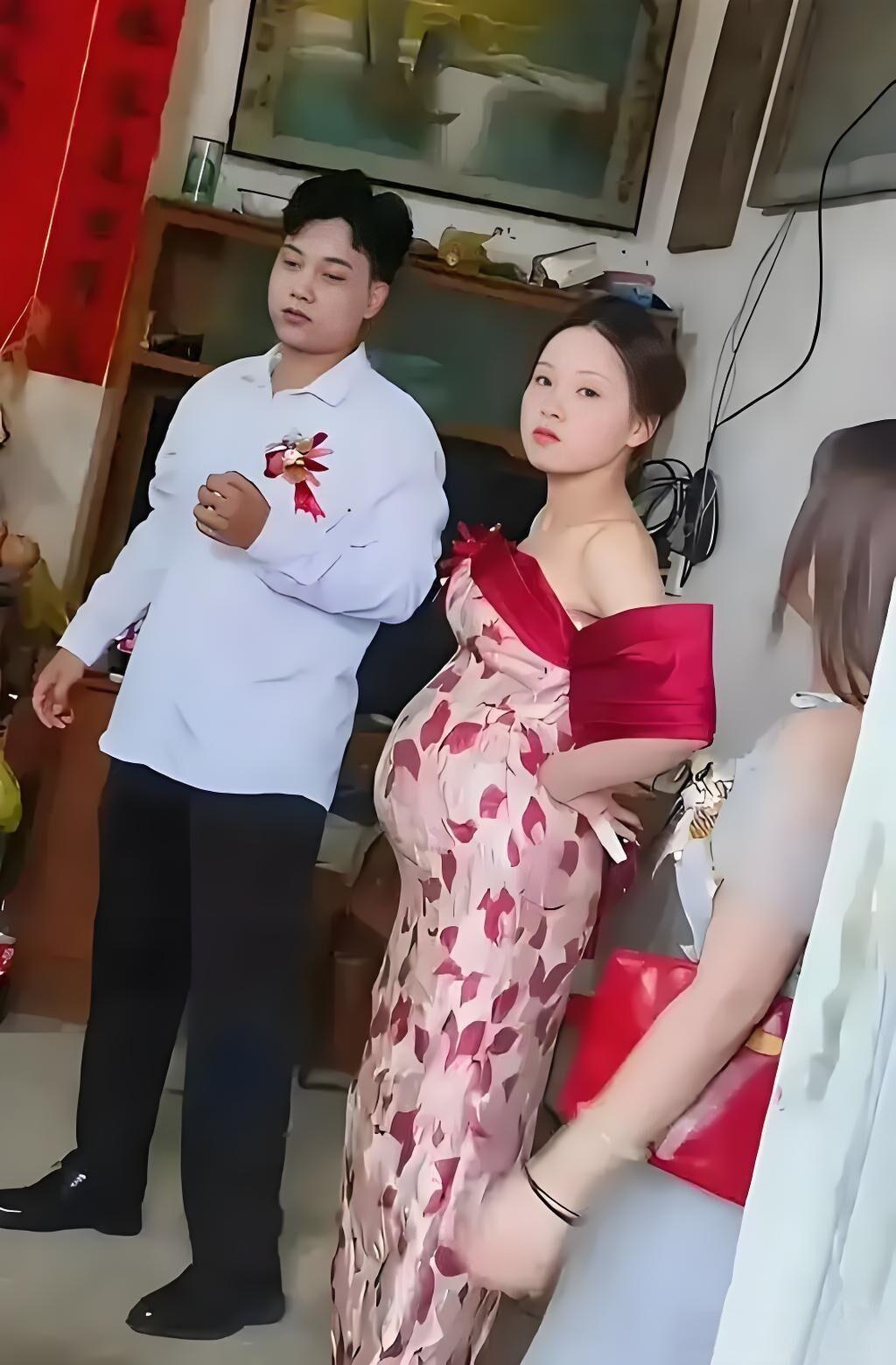 刚听楼下邻居说他们老家的一户人家结婚,新娘怀着孕呢,高高兴兴坐花车去婆家结婚,结