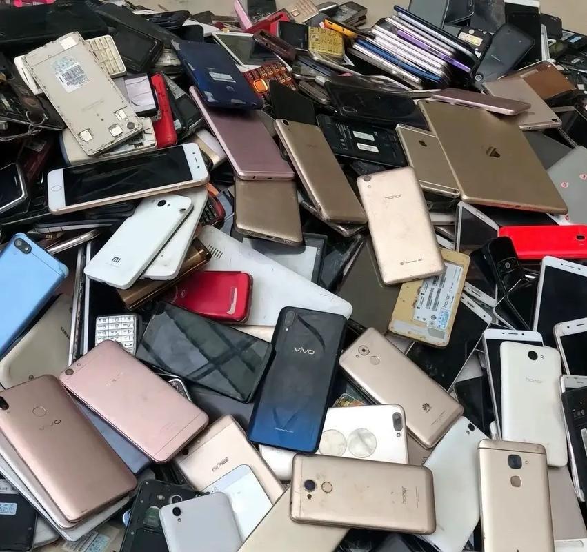 高价收手机这事儿，千万别碰。 他们嘴里说的“提炼黄金”，从头到尾就是个幌子。