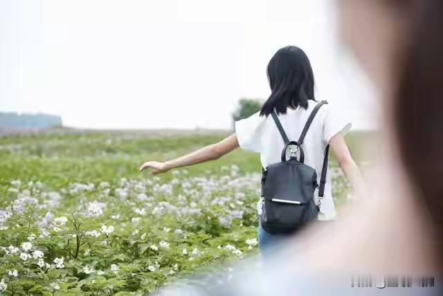 离婚整一年，我鼓起勇气给前夫发了句“在干嘛”，他那回复让我当场愣住，眼泪差点没忍