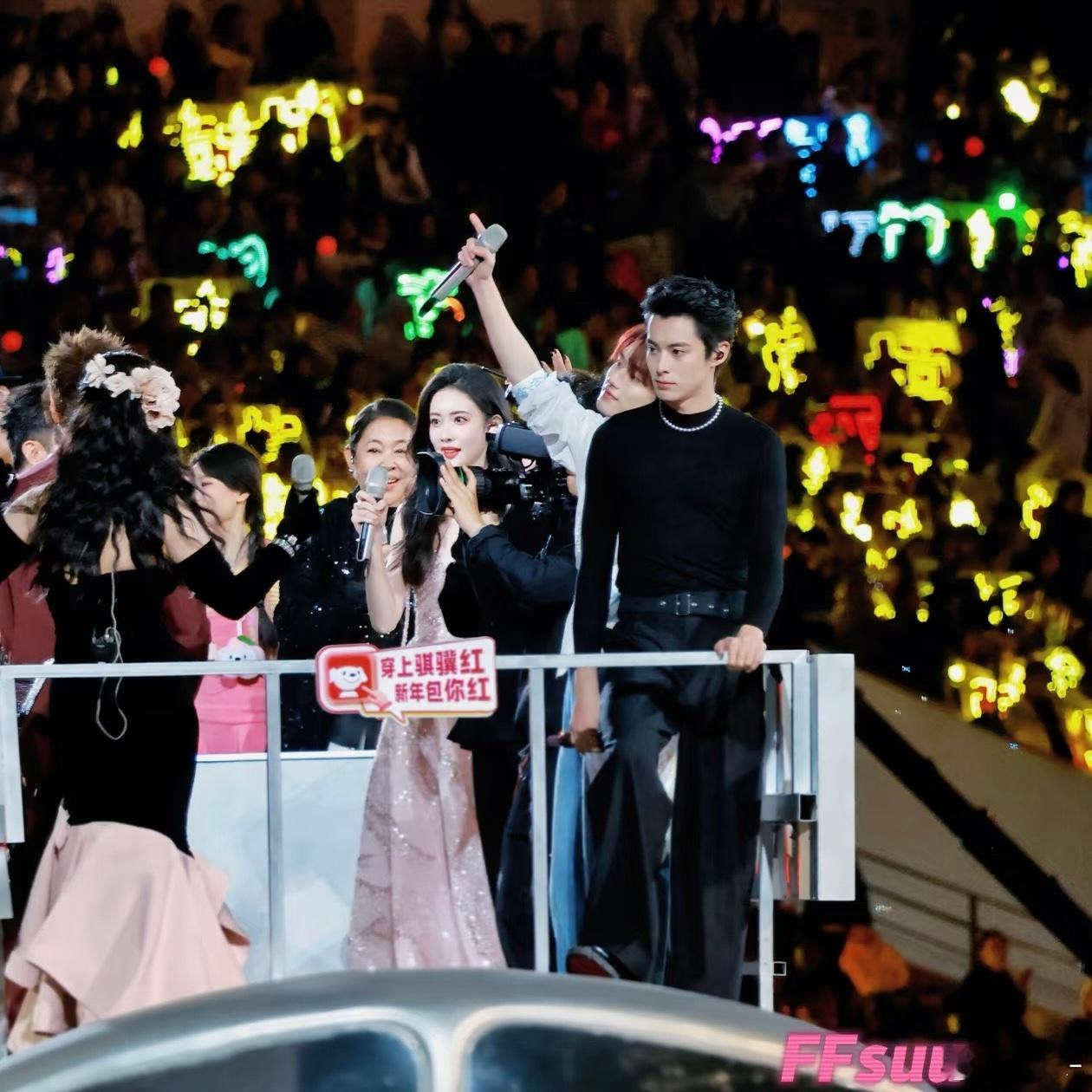 王鹤棣王嘉尔穿得都好朴素，果然高端的食材只需要…