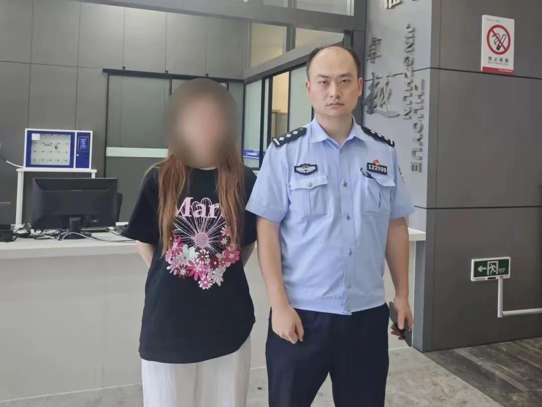 防火防盗防闺蜜！宁波李女士察觉手镯变轻，检测发现金镯被换成金包银，闺蜜主动自首