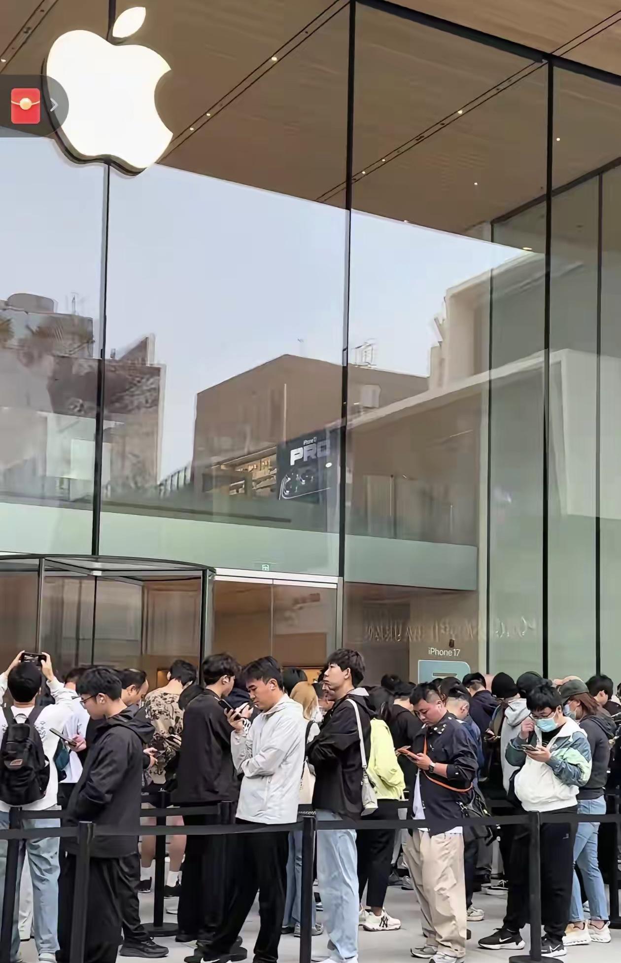 工作压力大，我那几百元的手机都用了四五年，一直舍不得换。苹果新推出的最新款i