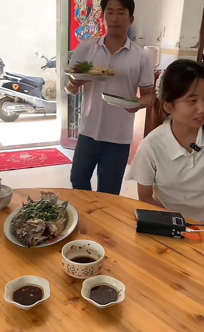 一眼广东菜，罗非鱼，白切鸡，蒜蓉菜心。
