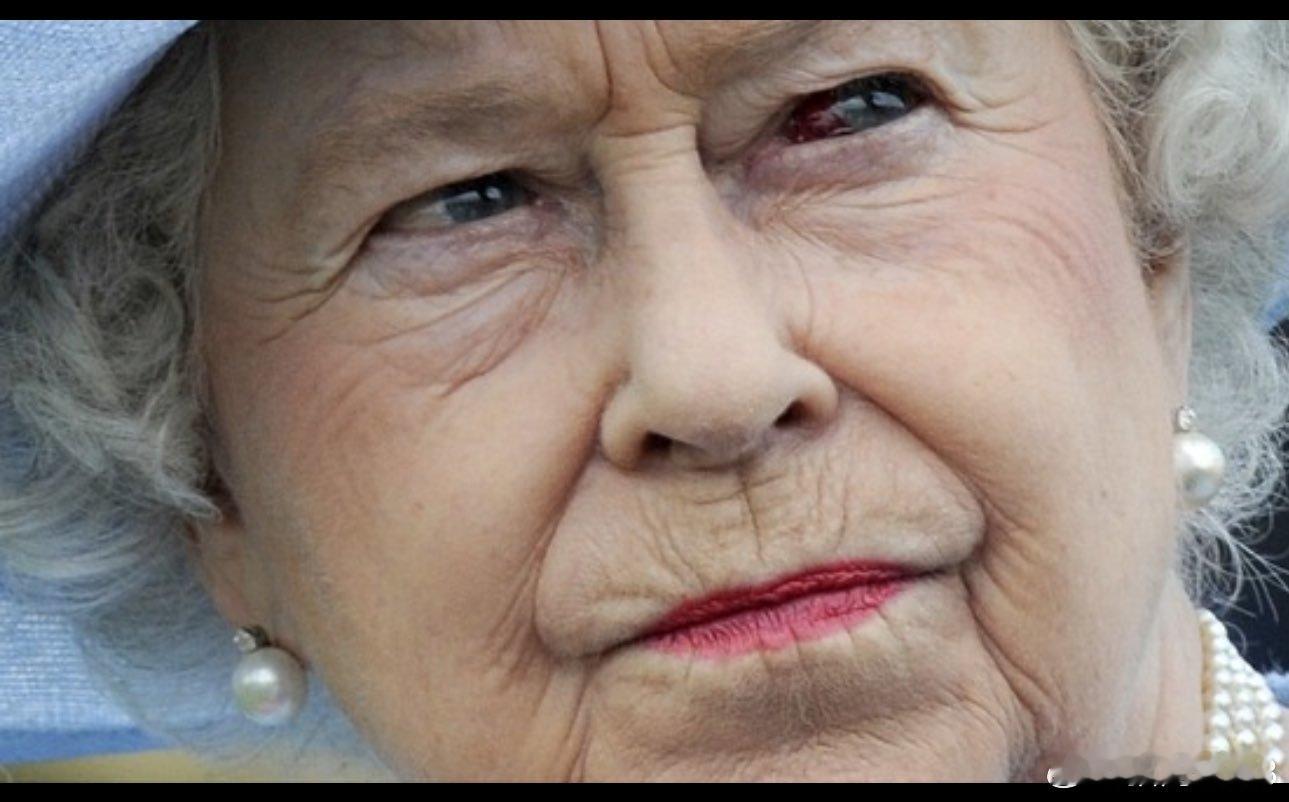 🚨🌎文件声称伊丽莎白二世女王是爱泼斯坦的客户女王表面总是那么和蔼可亲、端庄优