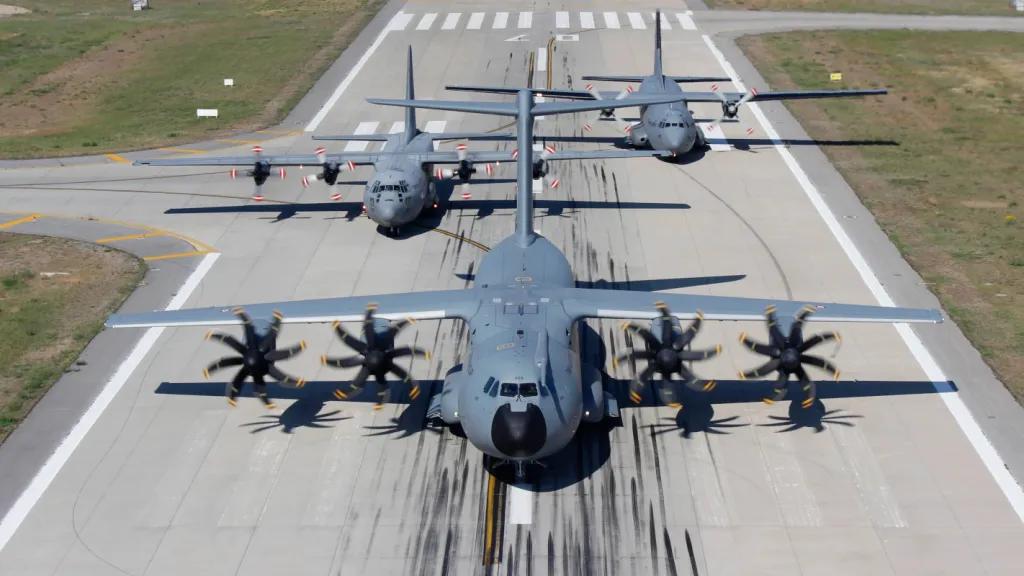 在当地时间11月12日，对于土耳其空军C-130运输机神秘凌空爆炸，解体，土耳其