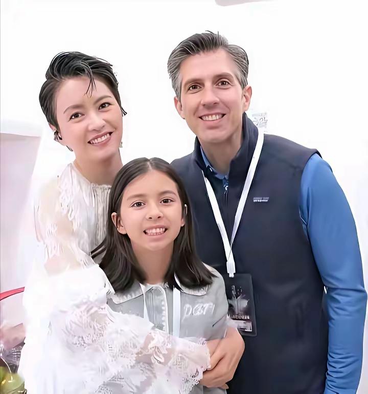 幸好梁咏琪和郑伊健分手了，不然也会变得这么老的。都说生孩子的女人会变老，可