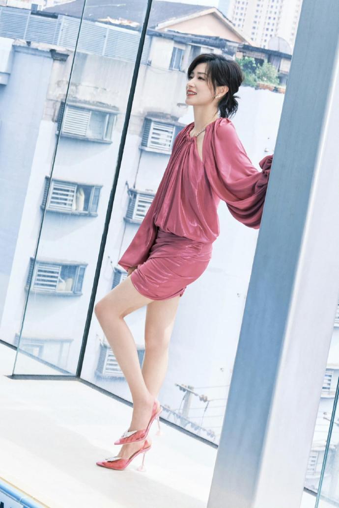 万茜妈妈这套也是好多次了臀腿＋透明高跟鞋，极致诱惑​