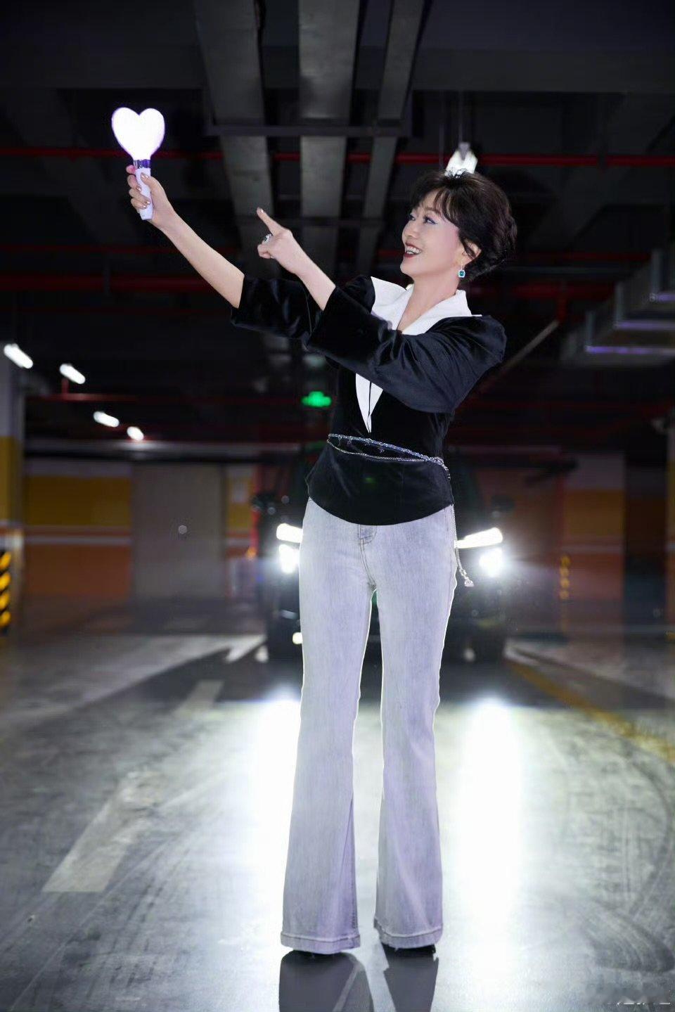 赵雅芝没有刻意去证明自己赵雅芝说年龄不值得焦虑岁月从不败美人，更不败通透的灵魂