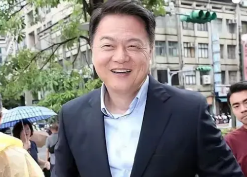 他才是台湾省回归后省长的不二人选.周锡玮是学者教授，当