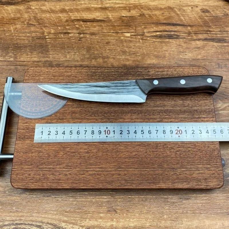 辽宁阜新男子石某酒后因不满儿子儿媳，当众辱骂不在家的儿媳，被隔壁的儿媳姐姐制止后