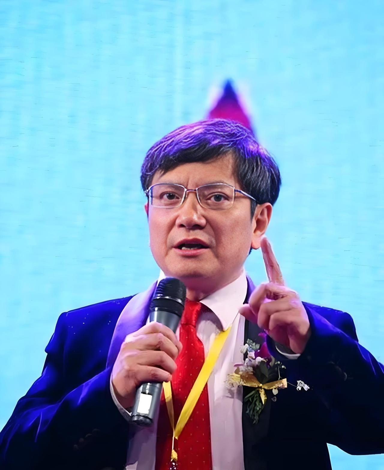 英语未被“踢出”高考！新教改为何让家长更犯难？近期关于“教育部将英语踢出高考