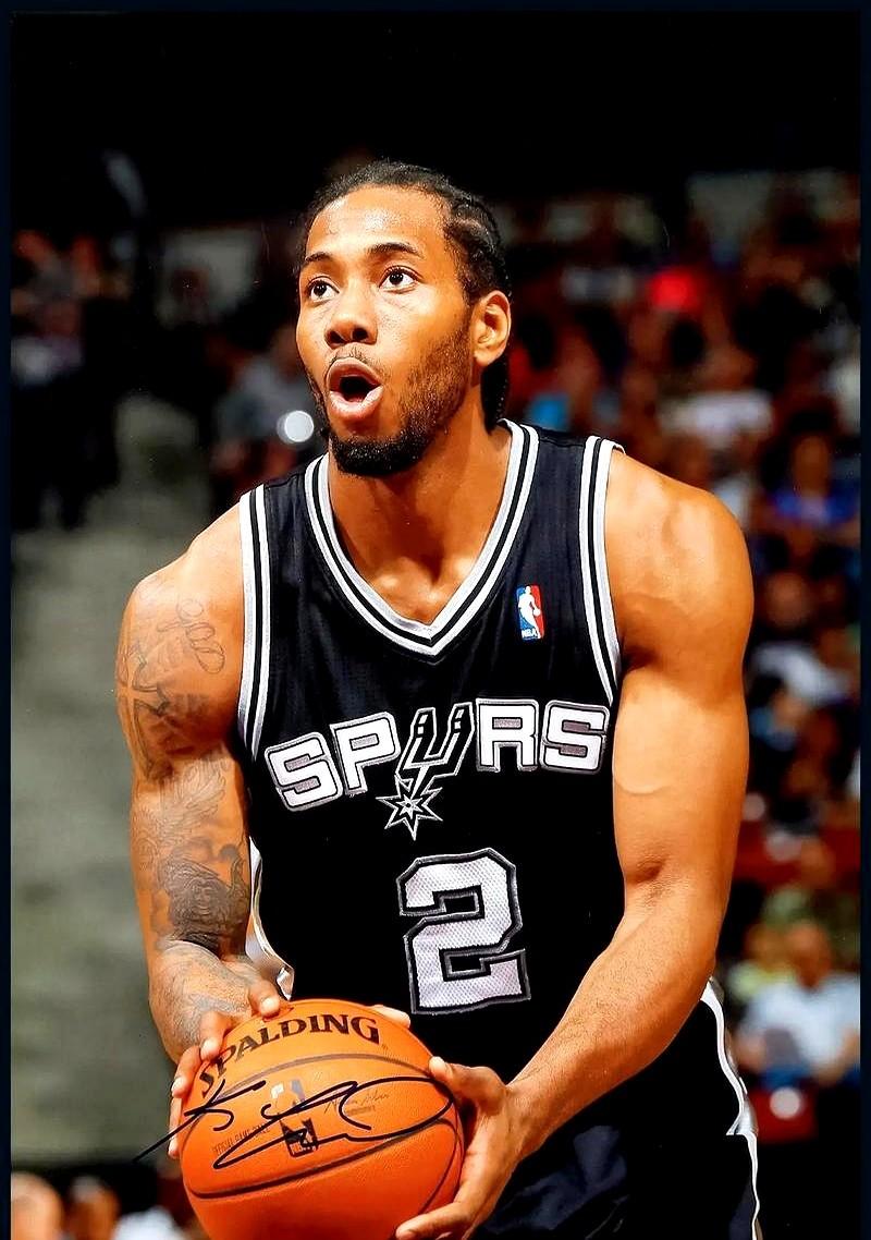 谁能想到，哈登走后，伦纳德的“保姆”竟然变成了他？快船刚交易掉哈登，外界都在