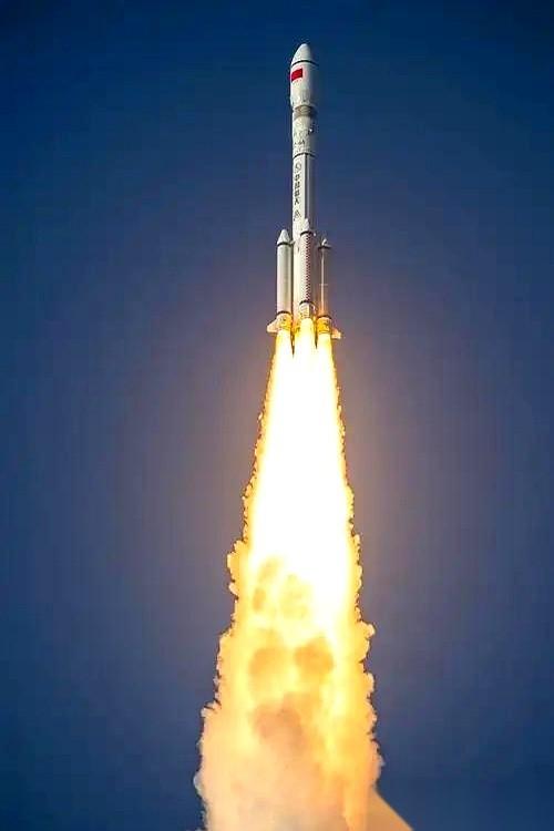 别再只盯着火箭回收了。2月7号，酒泉那边升空的一个东西，直接换了赛道。很多人以