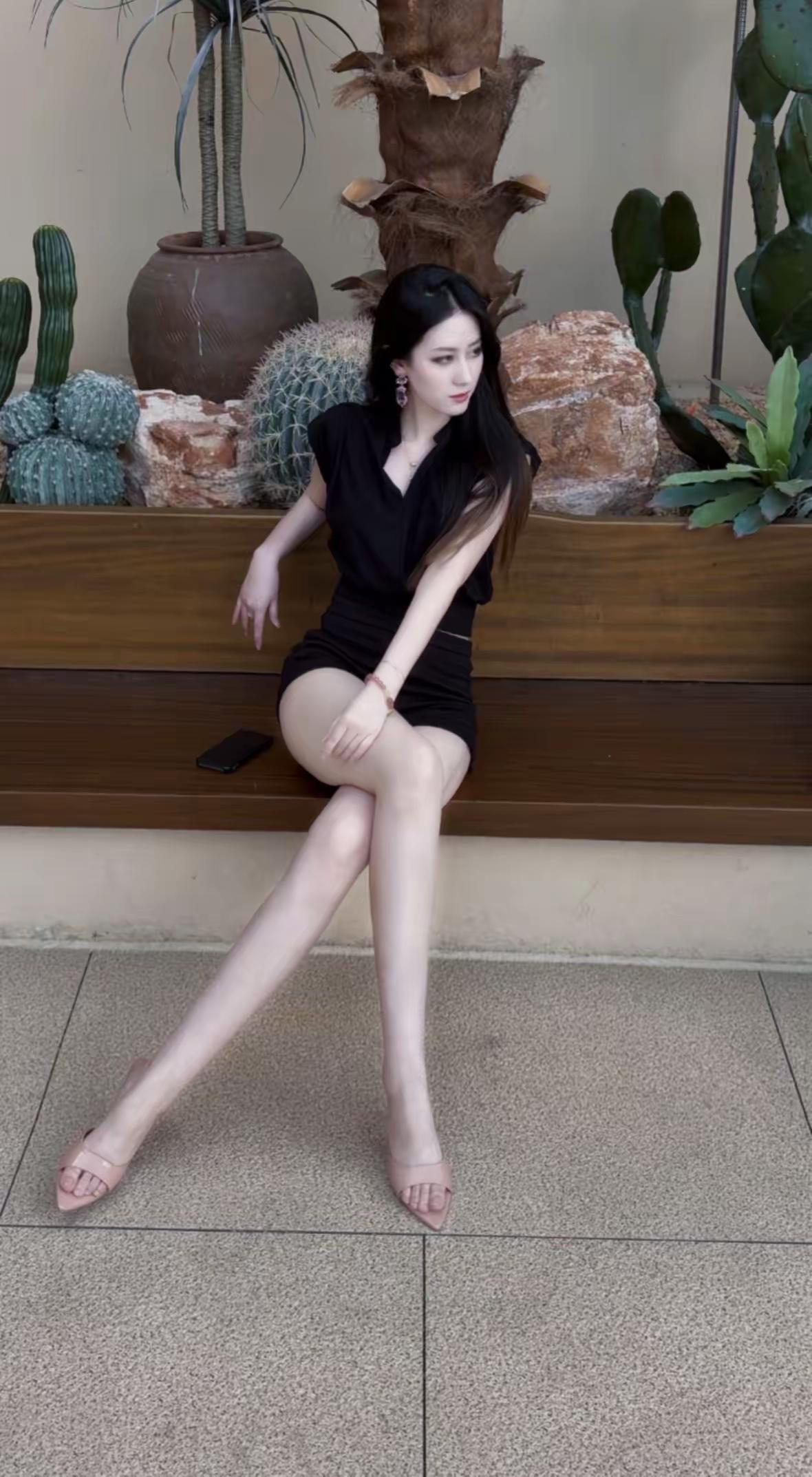 这样肤白貌美大长腿的女人最有魅力女性气质