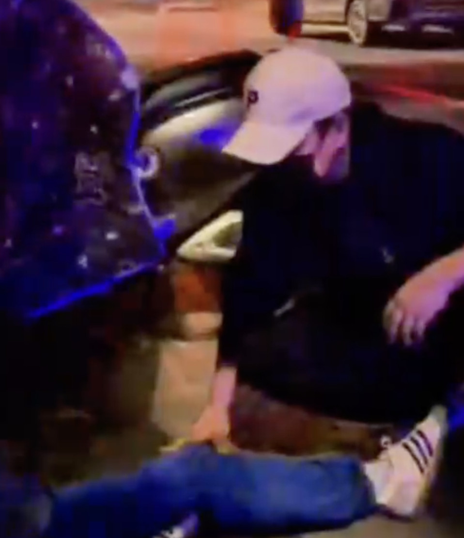 【：当地称正开展见义勇为评定调查】近日，知名演员张颂文等人在家乡韶关街头救助受伤