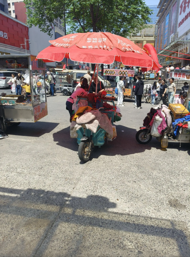 以后我宁愿在超市买水果，也不愿意在外面小摊买水果。太不地道啊。这个摊位一个60