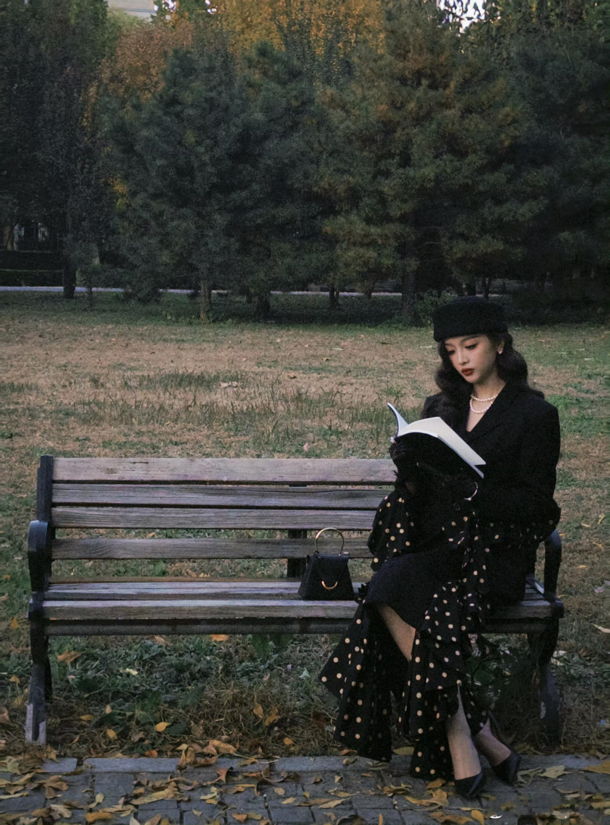 吴宣仪这个赫本风大小姐也太会了！优雅得我疯狂心动～​​​