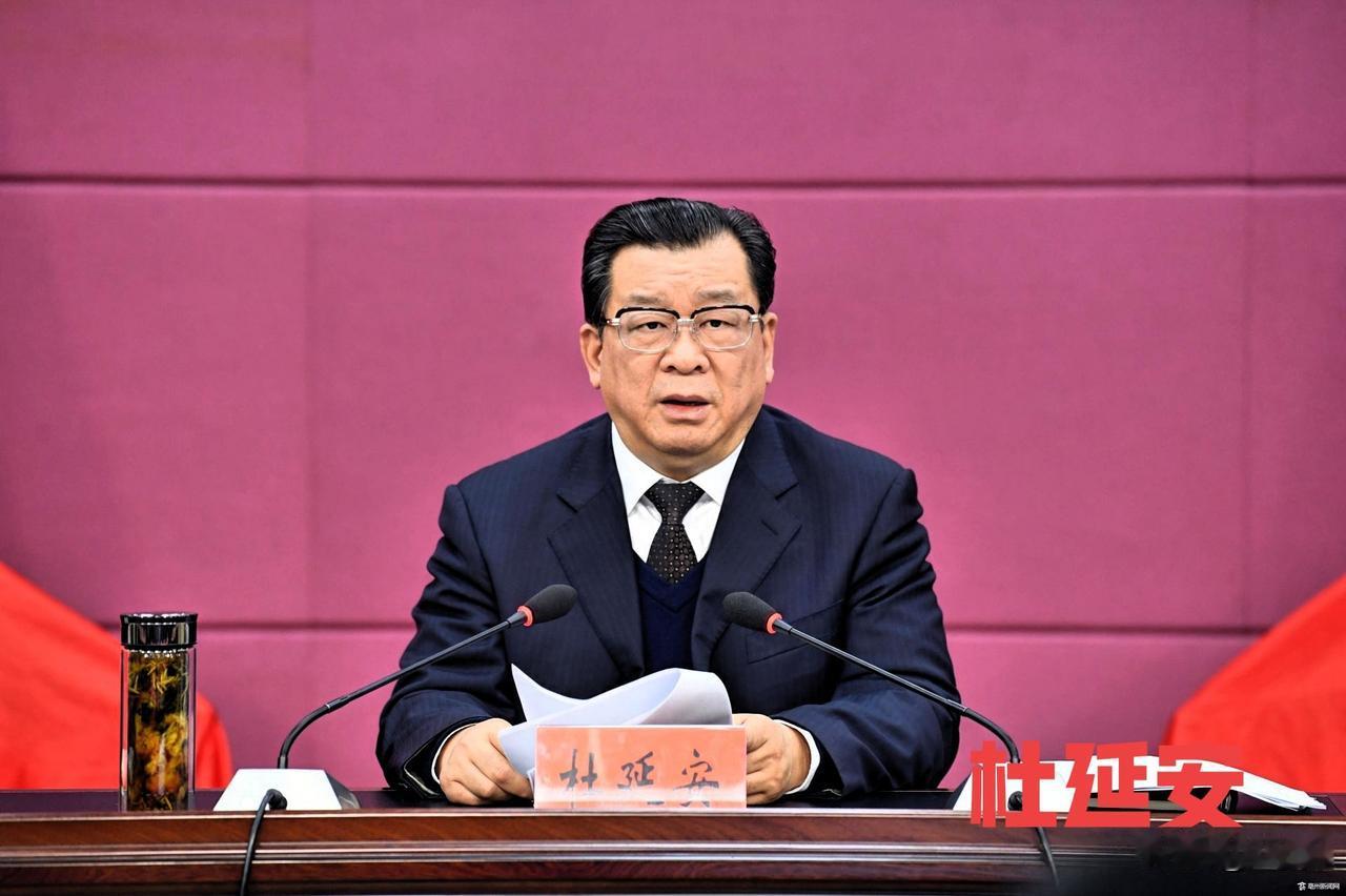 6天谢幕！作秀式亲民终成泡影，真正的为民从来不是一个手机号6月2日，安徽省