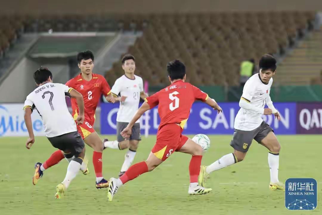 这还像点话，表现相当不错，把那不可一世的越南队打回了原形，展现出了一定的水平。只