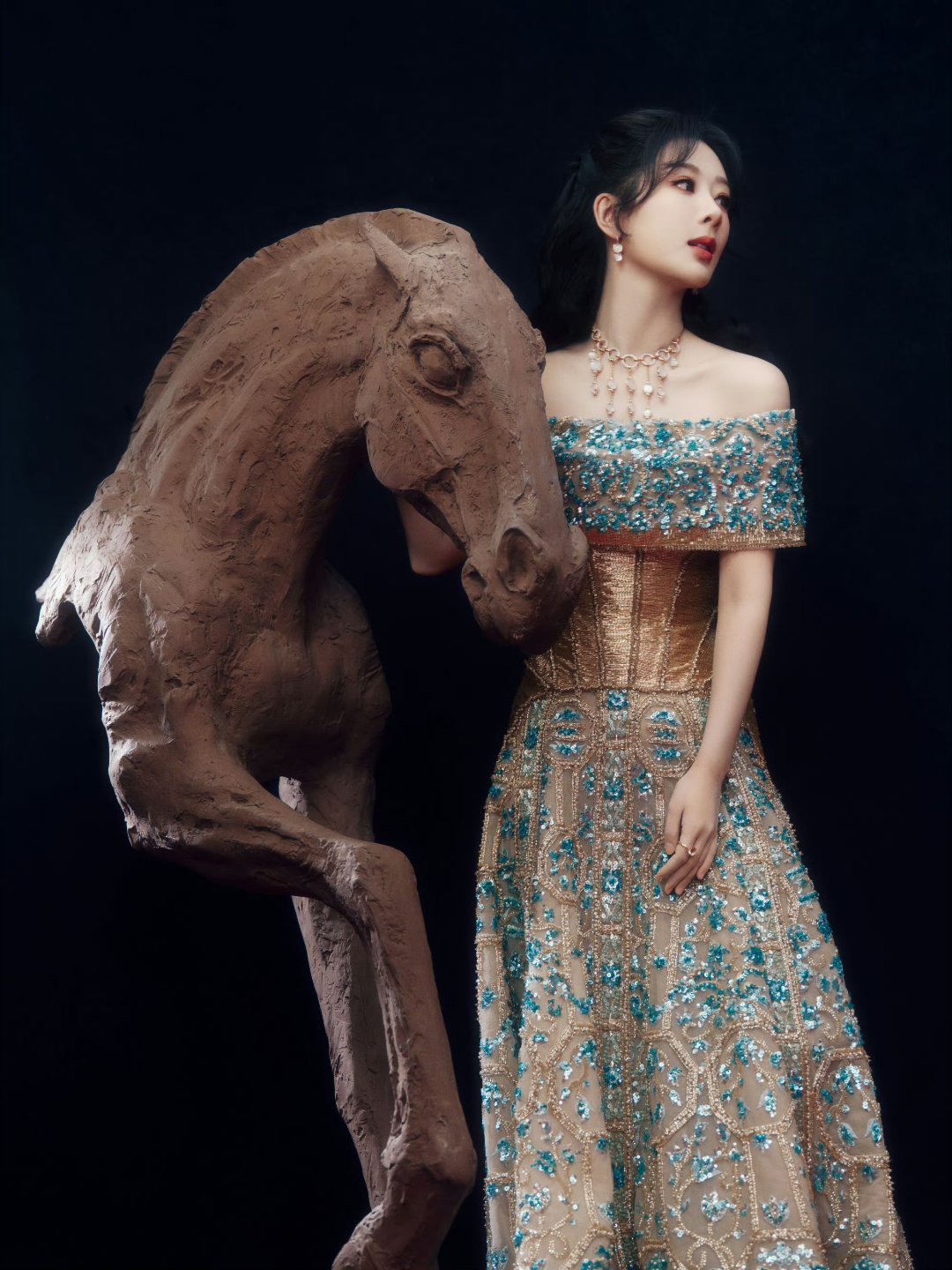 雷佳音感谢杨紫帮领奖昨晚剧宣标杆杨紫带着白菊闪耀微博之夜✨开开心心的聚会：杨紫侯