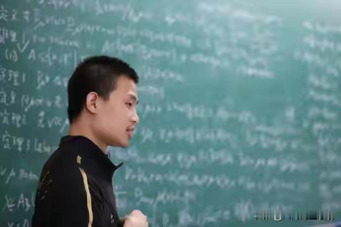 韦东奕消失120天他又干了2件大事2件对他来说都是很特别的：​1件事是他当