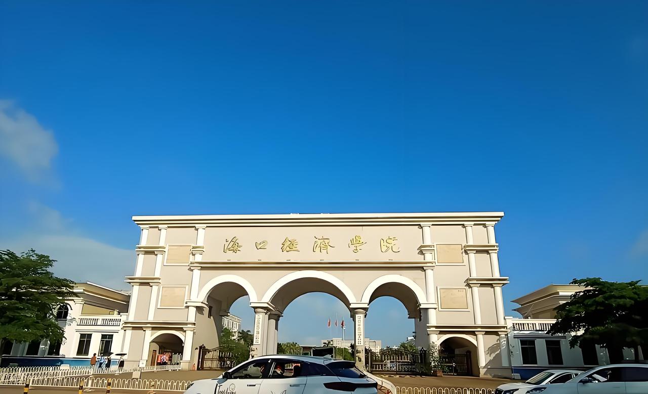 今年本科征集志愿招生真的是冰火两重天。一方面是文理科征集志愿全员满档，部分线上考