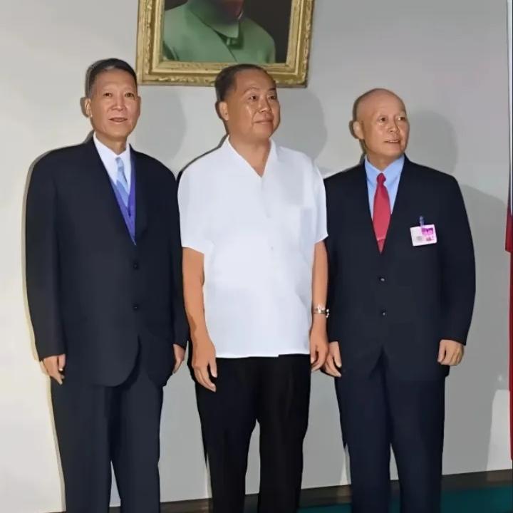 70年代，三个陕西“愣娃”，关麟征、张耀明、刘玉章在台北相聚，一张罕见的合影，当