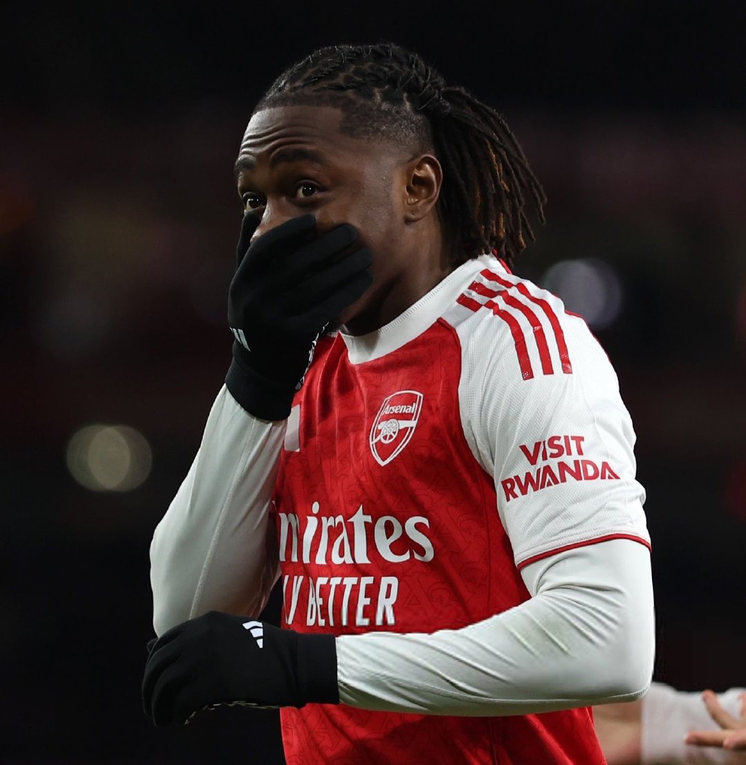 埃泽成为自1978年12月阿兰·桑德兰之后，首位在北伦敦德比中上演帽子戏法的球员