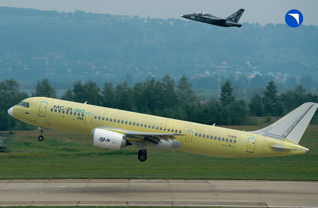 首架量产型MC-21客机完成首飞（图片版）2026年8月3日，俄罗斯联合航空制