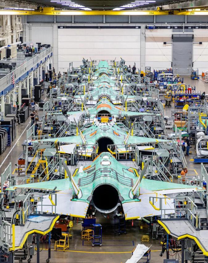 别再迷信西方神话了！全世界目前，只有中国能独立设计和制造现代高级战斗机。注意，这