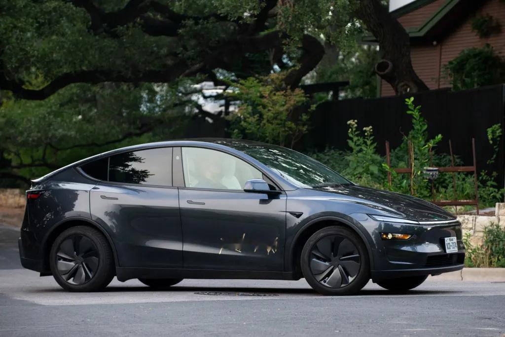 特斯拉Robotaxi撞车率约人类司机4倍，马斯克豪赌遇阻2月20日，财富杂志报