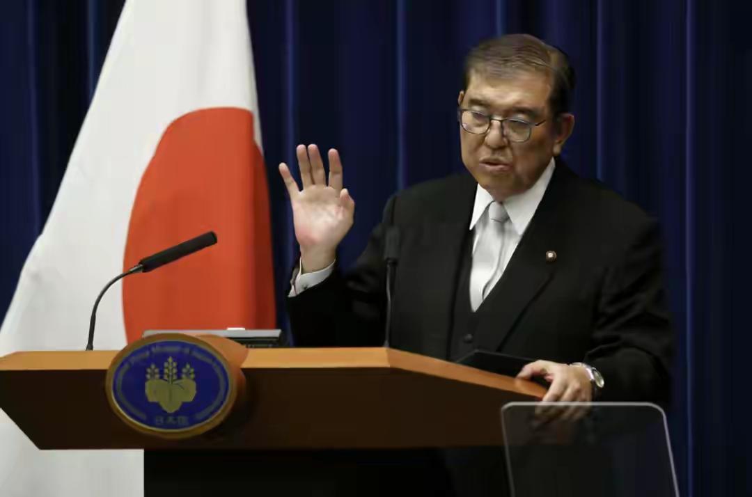 高市早苗先挑衅后示好，驻日美军基地也跟着“变天”？日本首相高市早苗的一系列