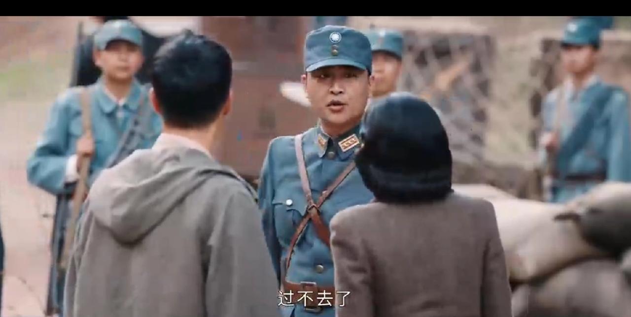 《灼灼韶华》褚韶华和闻知秋去送物资遭到轰炸！褚韶华受伤，闻知秋昏迷不醒！医生