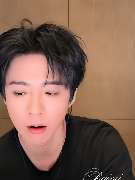 最近娱乐圈又闹出了一件让粉丝们既心疼又气愤的事儿——咱们的宝藏男孩刘宇宁在直播时