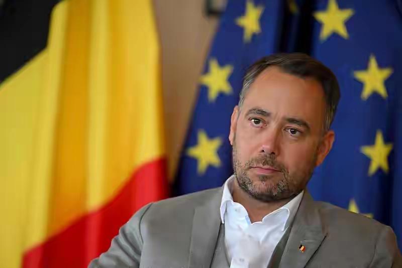 ​比利时不肯妥协，直接地投出的反对一票，在欧盟决定将冻结俄罗斯1400亿欧元来进