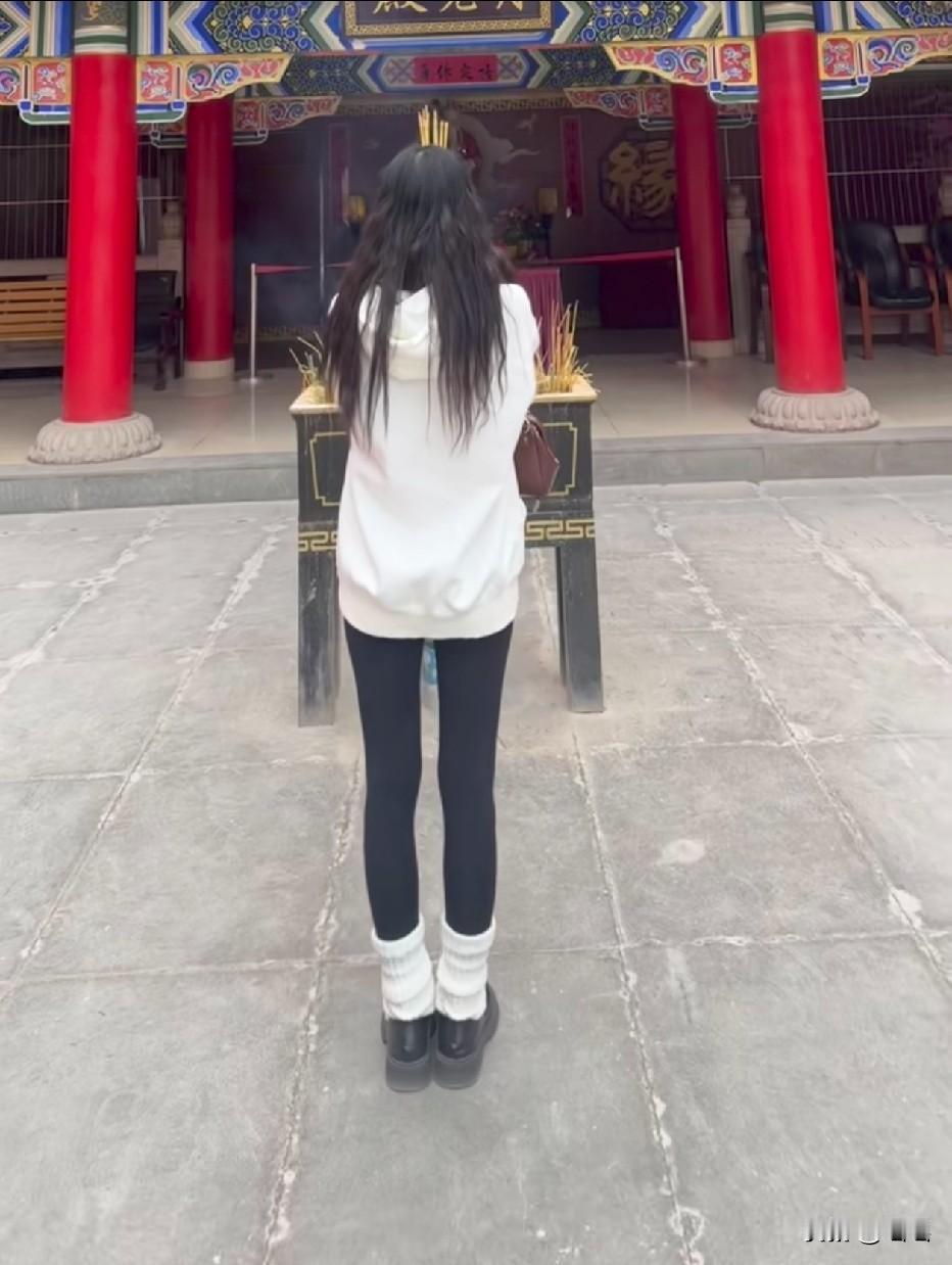90应该只剩下我没对象没结婚了吧[哭哭][哭哭][哭哭]