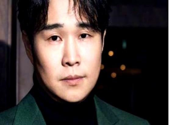 每月5号，哥哥沈飞卡里准时进账5万，备注：给爸妈买肉。小沈阳在外拍戏，哥哥在