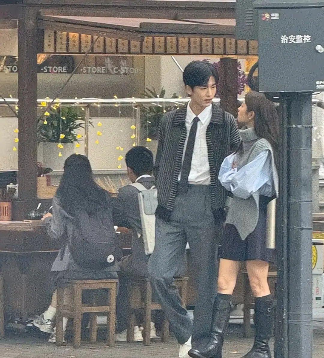 网友说张凌赫的颜值是不是被高估了？