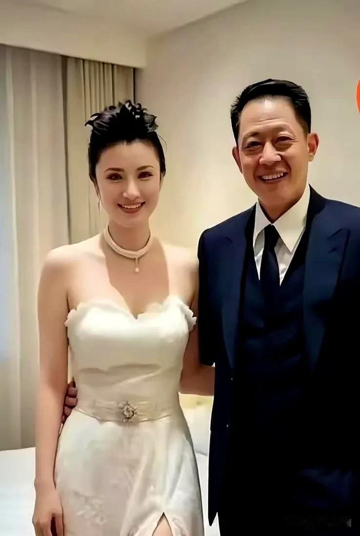 女富豪陈坚红和王志文，你们认为他们两个般配吗？