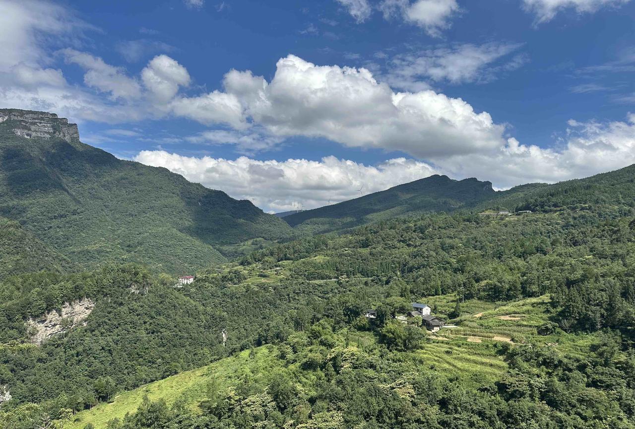 赵云山，我们来啦！8月24日下午，重庆南川武隆交界处，蓝天白云，大风车，转呀转啊